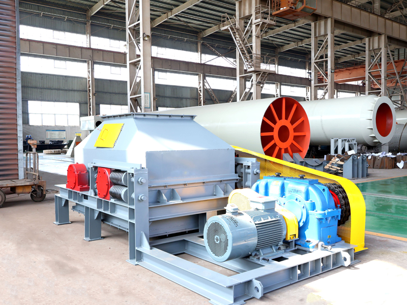 天津水泥院GL1000×900對(duì)輥制粒機(jī)1.jpg 天津水泥院GL1000×900對(duì)輥制粒機(jī)1.jpg